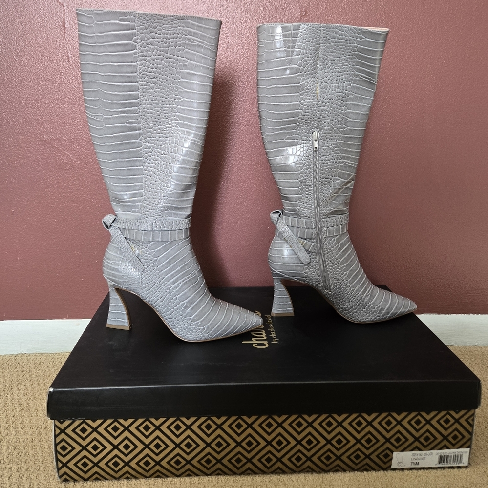 NWT Charles by Charles David Linguist boot glossy light grey croc embossed 7.5 M